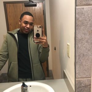 Meet your Posher, Darien